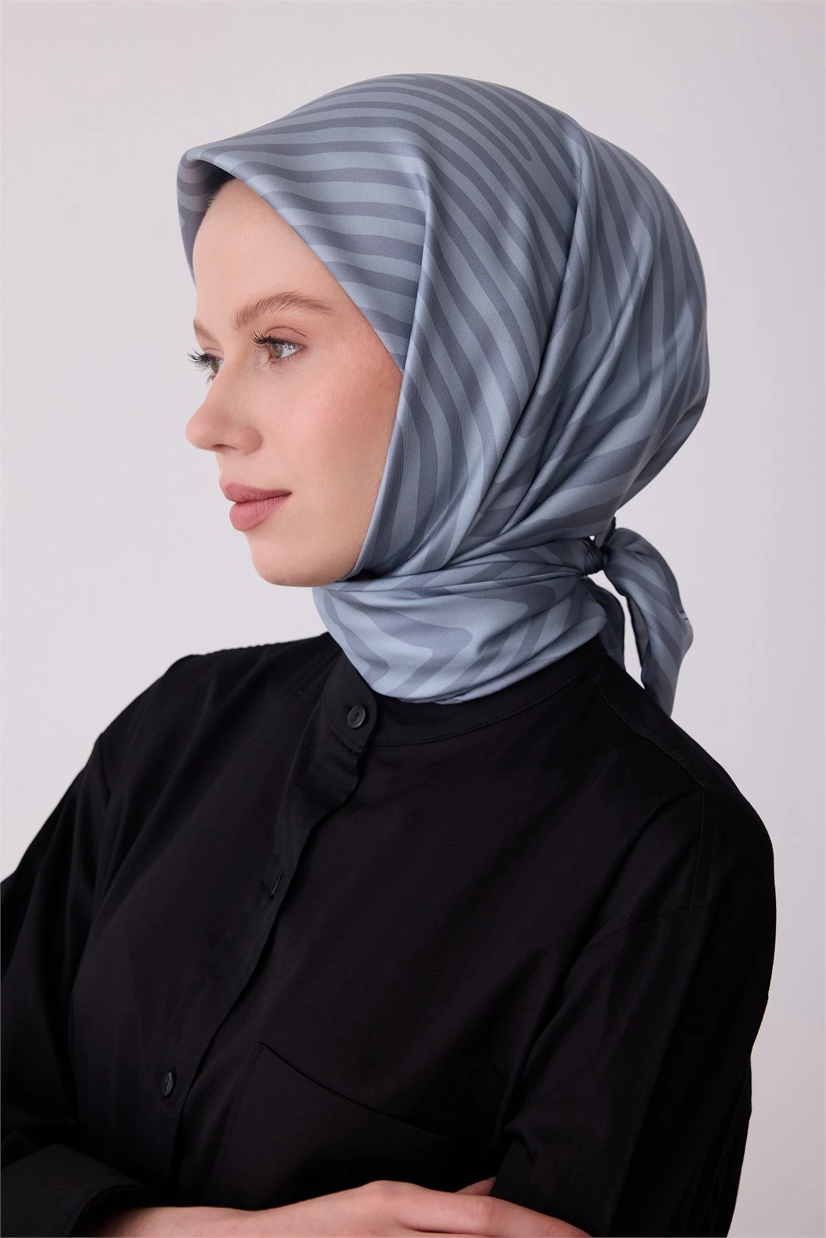 02 Belli Twill İpek Eşarp 4325D