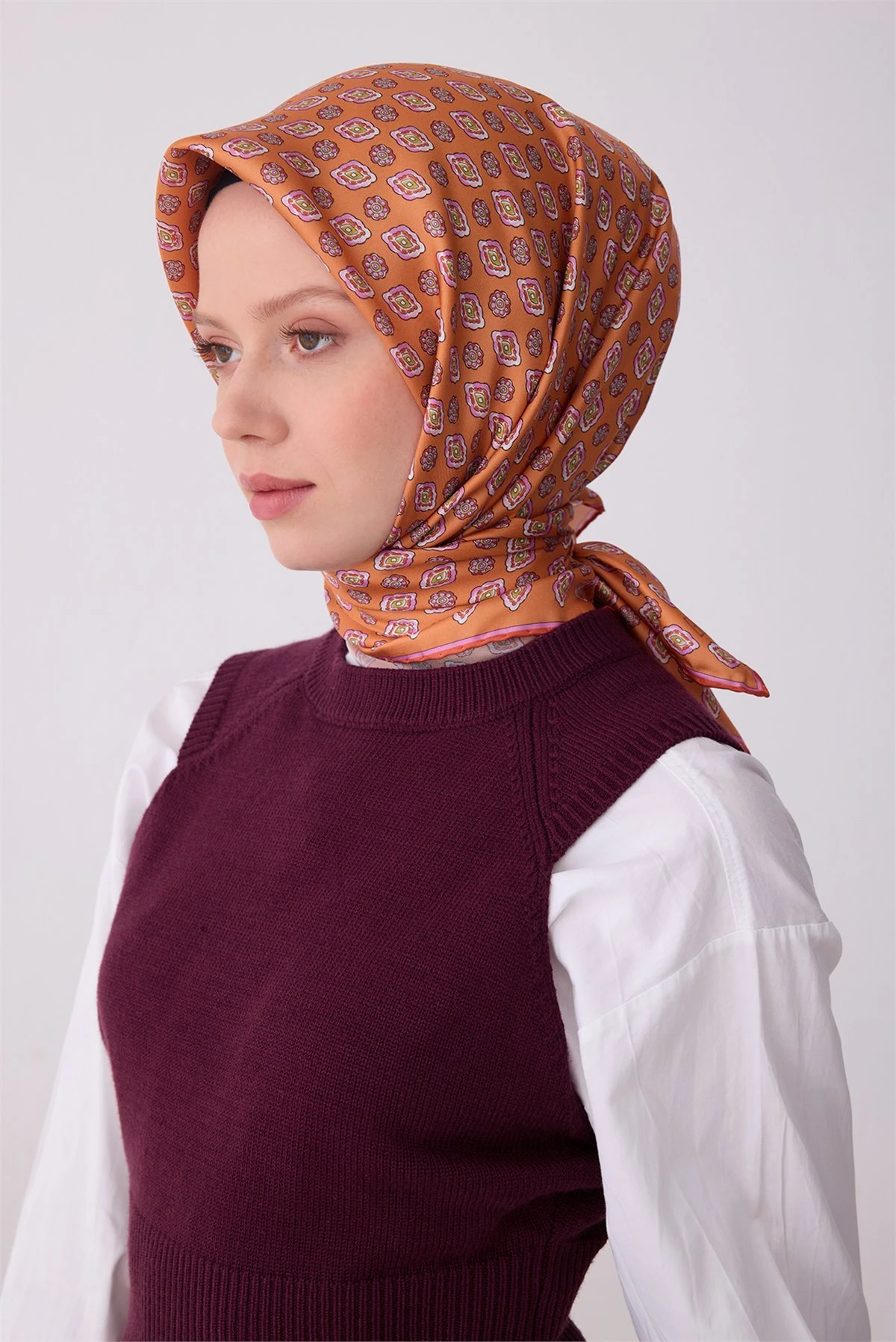 33 Belli Twill İpek Eşarp 4308D