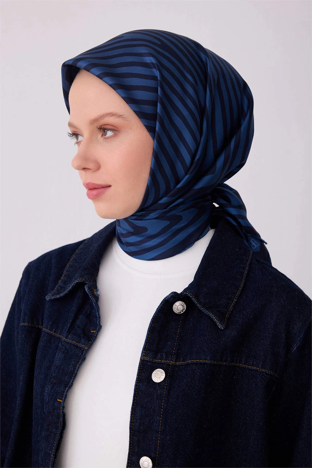 52 Belli Twill İpek Eşarp 4325D