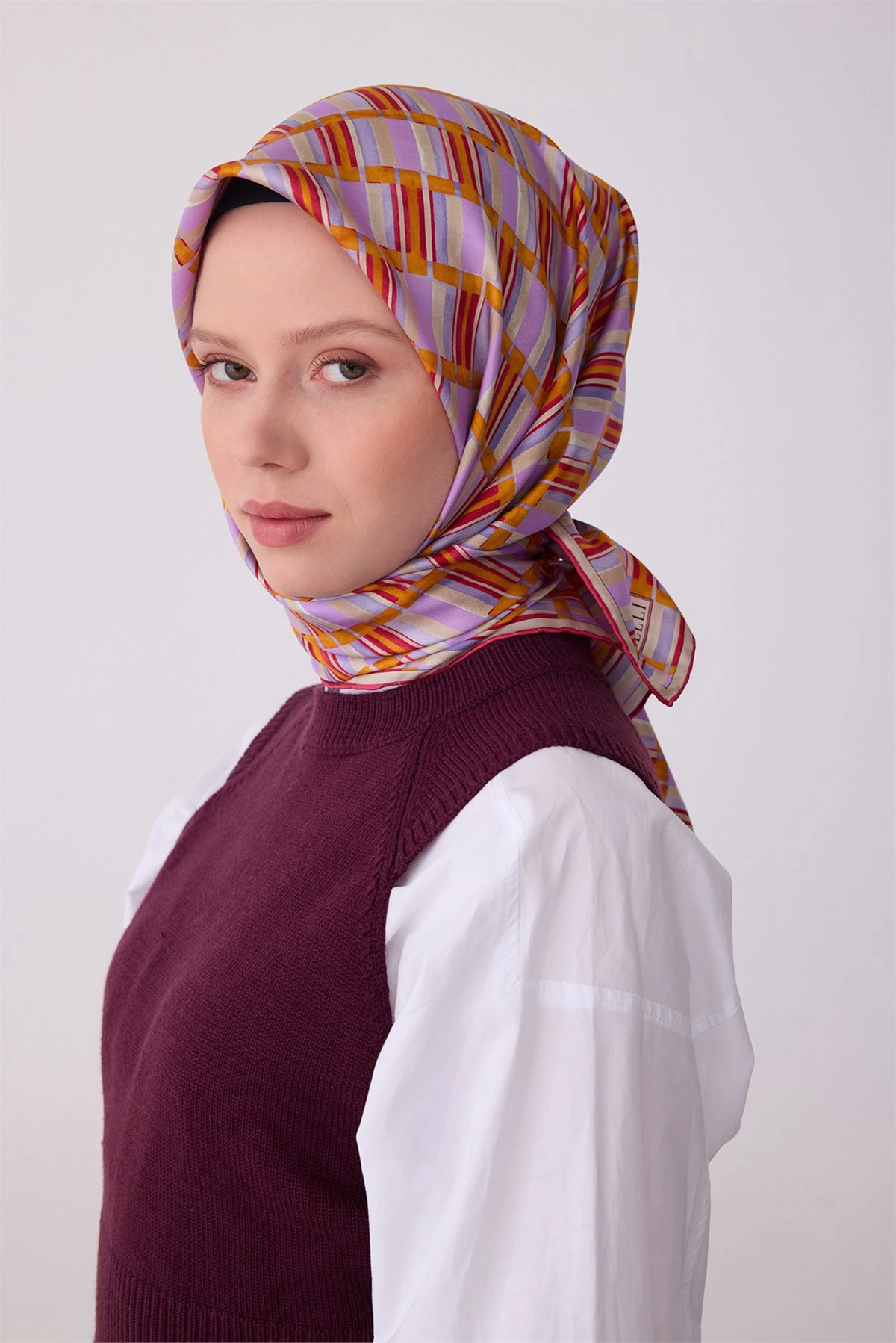 53 Belli Twill İpek Eşarp 4302D