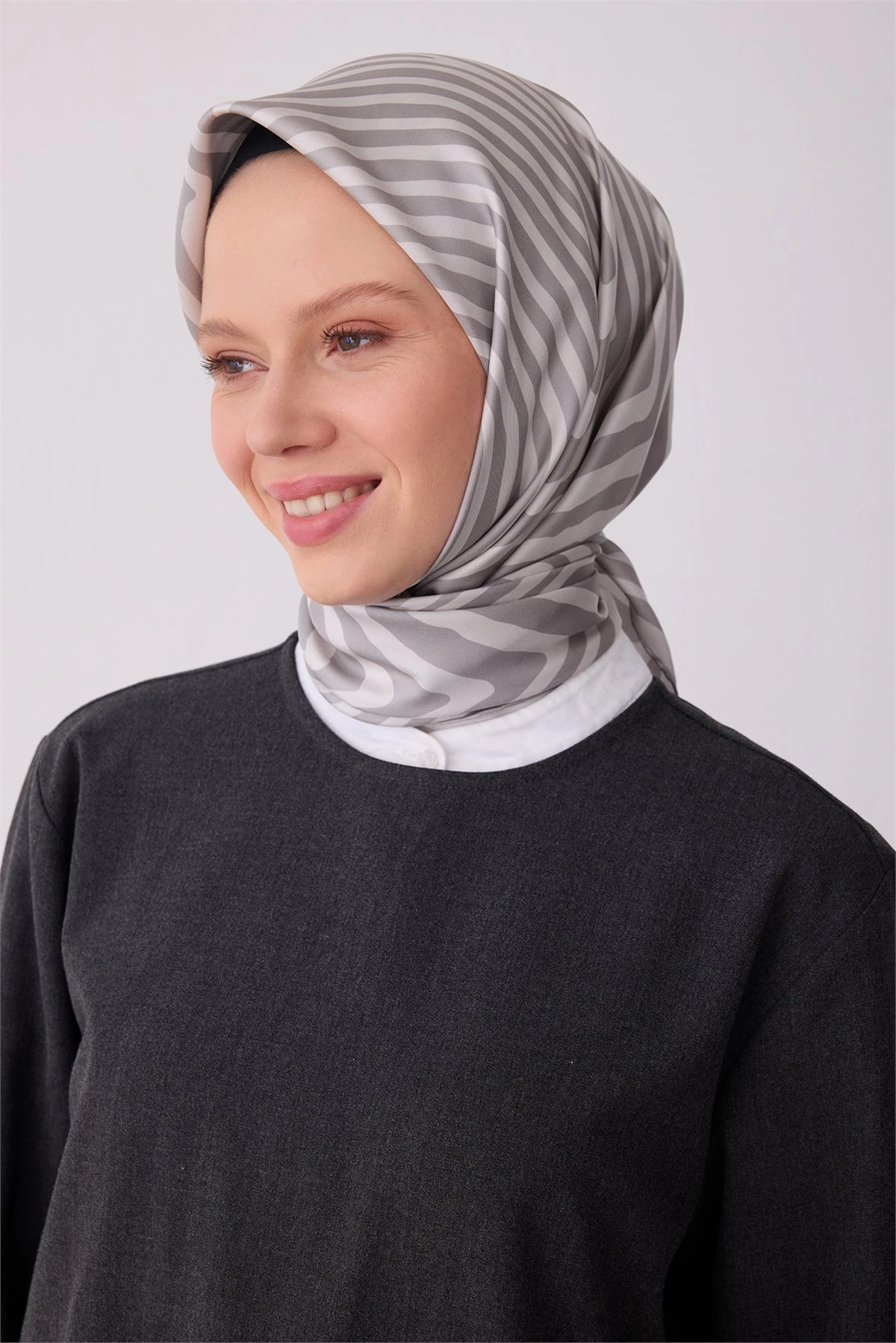 80 Belli Twill İpek Eşarp 4325D