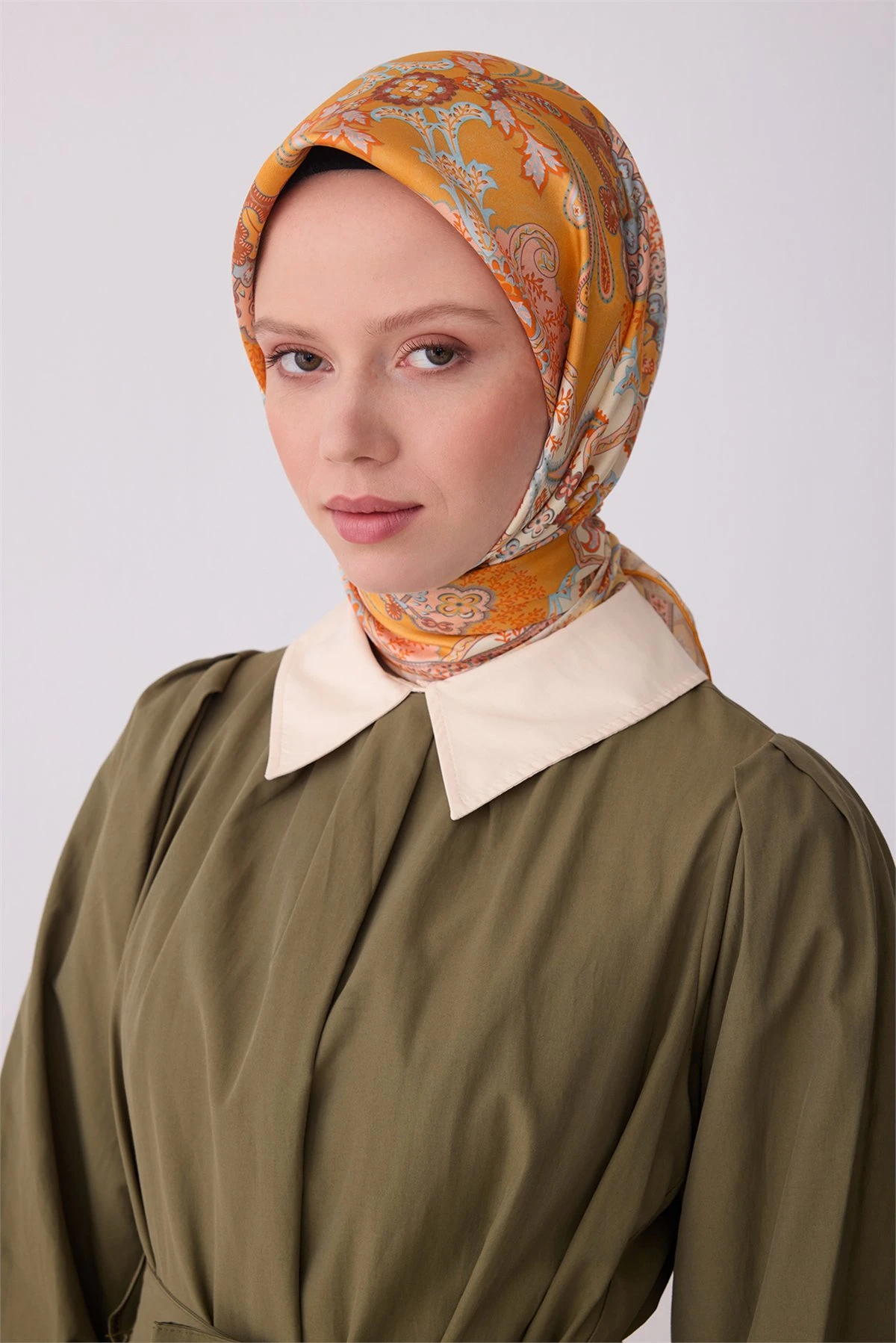 81 Belli Twill İpek Eşarp 4304D