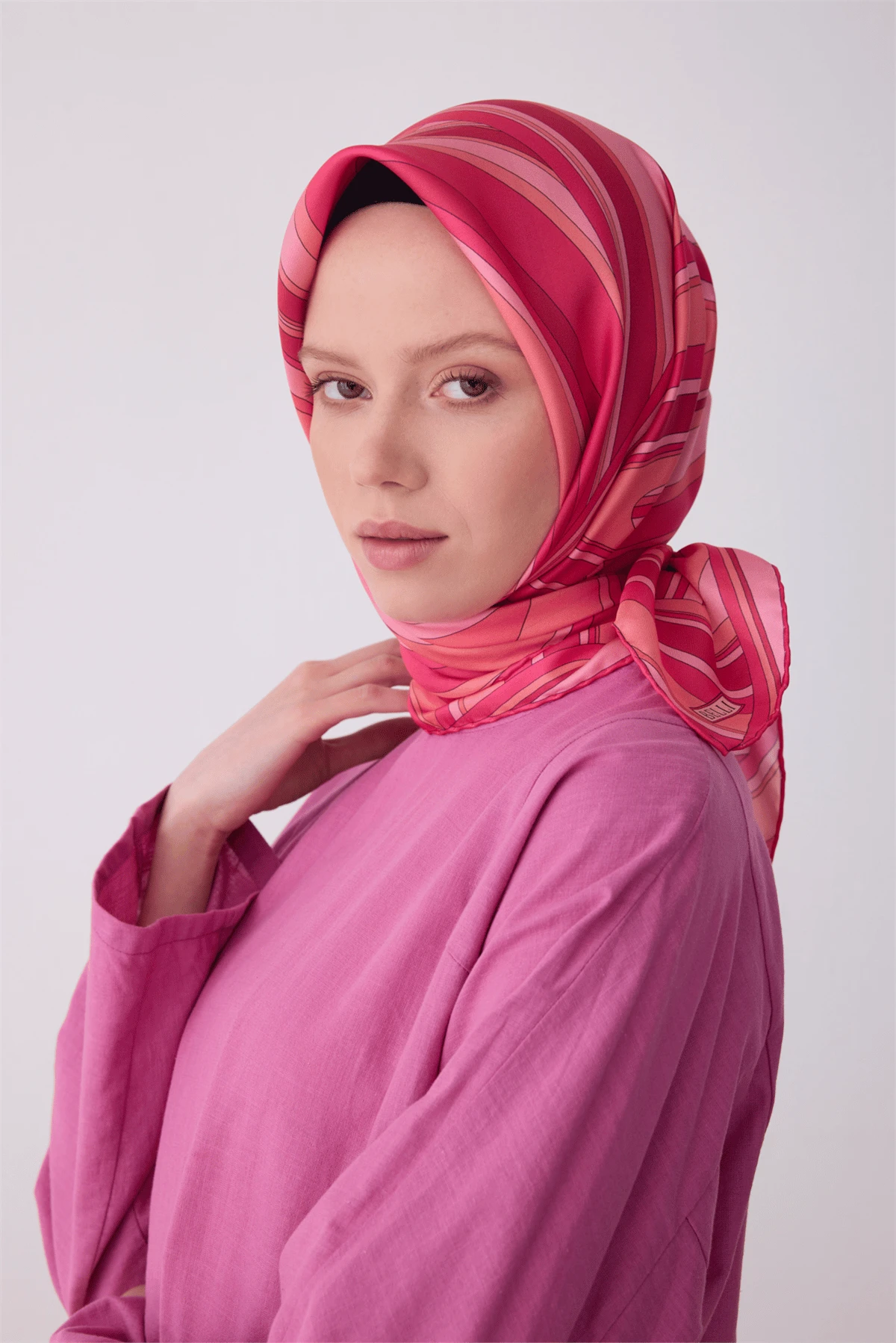 81 Belli Twill İpek Eşarp 4311D