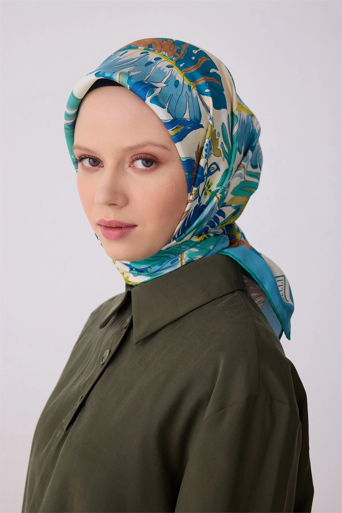 81 Belli Twill İpek Eşarp 4323D