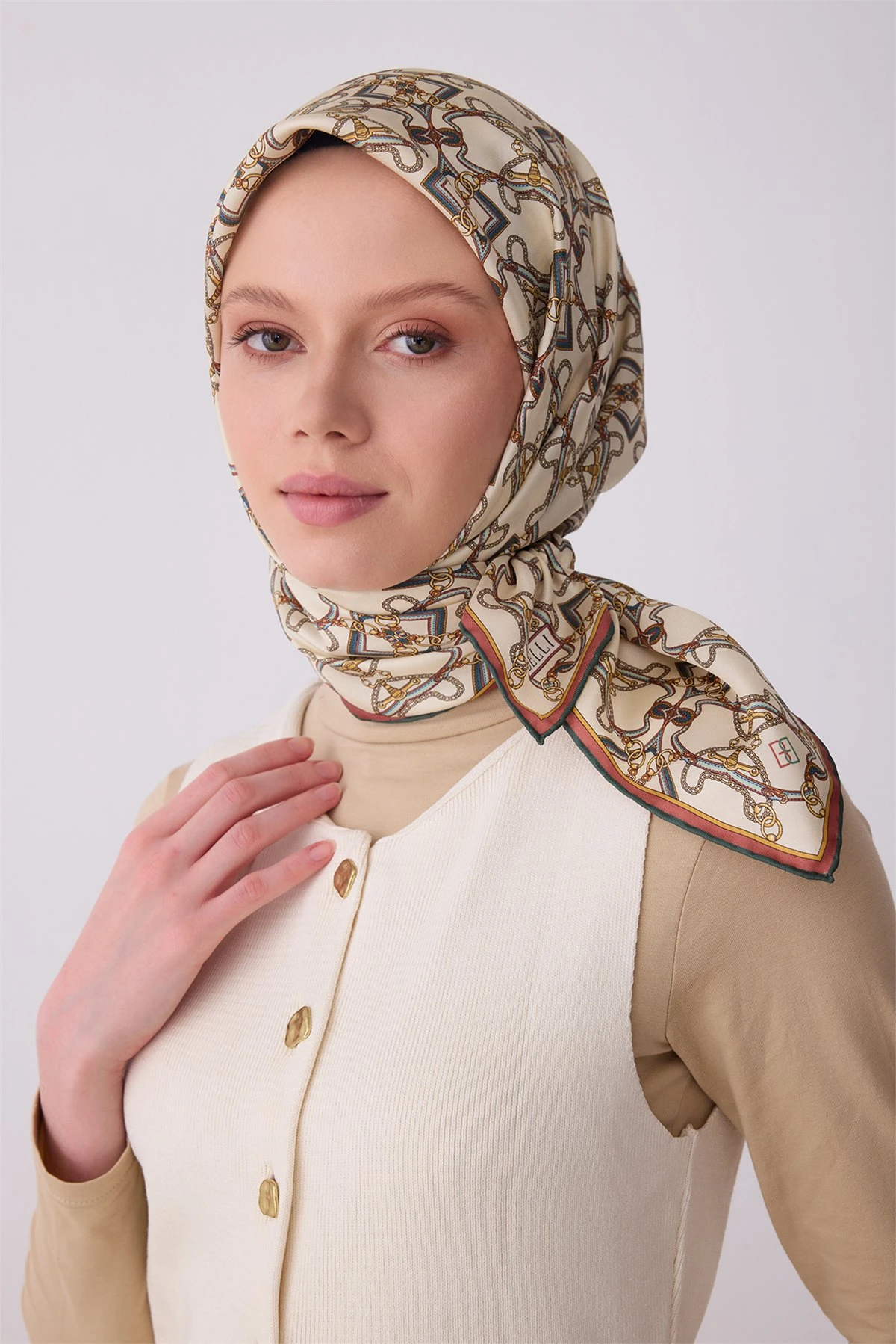 81 Belli Twill İpek Eşarp 4328D