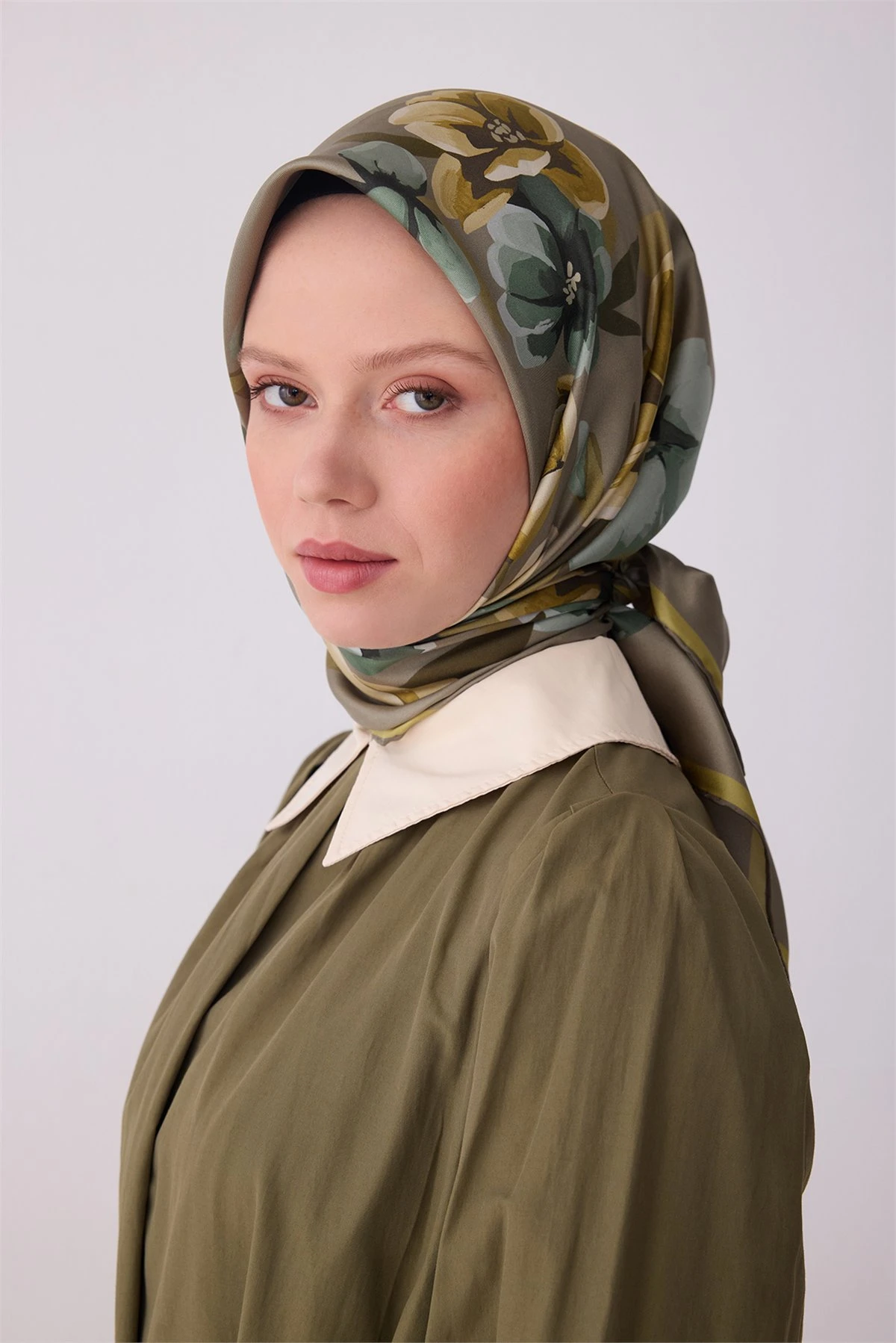 81 Belli Twill İpek Eşarp 4330D