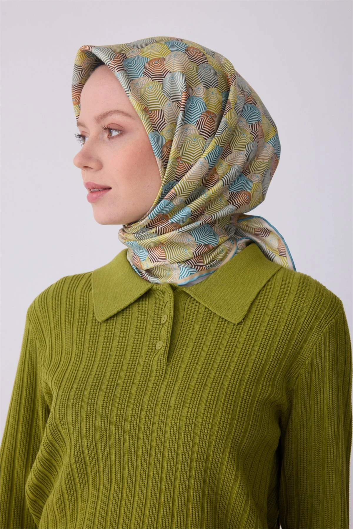 82 Belli Twill İpek Eşarp 4313D