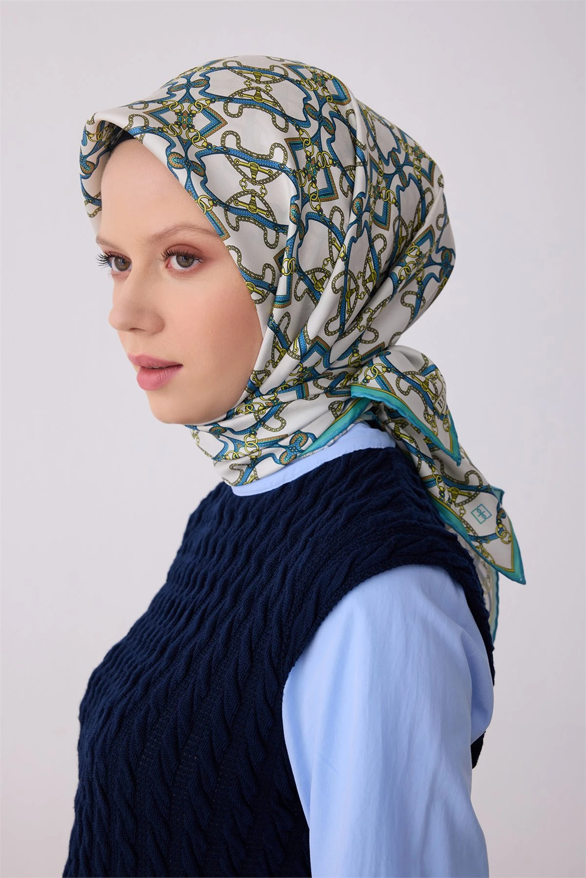 82 Belli Twill İpek Eşarp 4328D