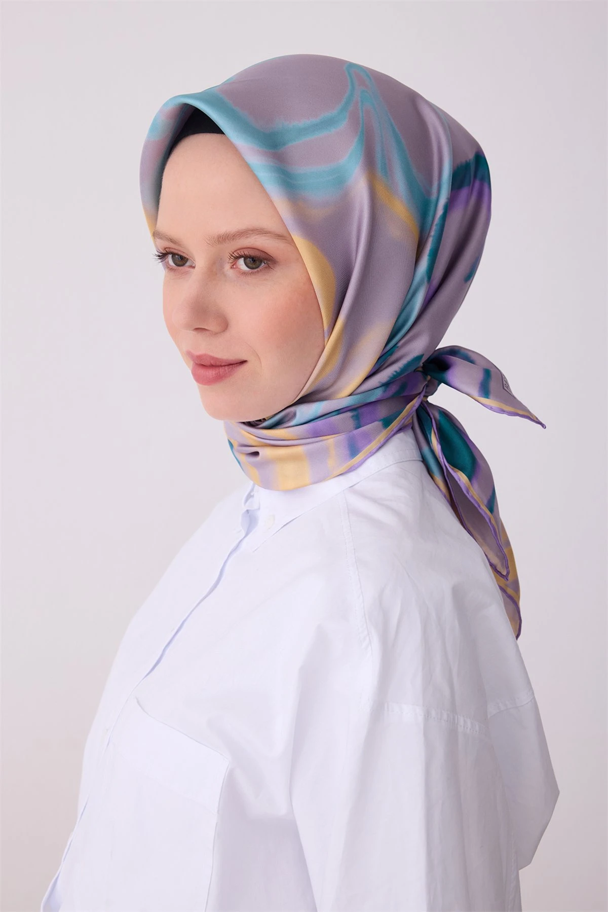 83 Belli Twill İpek Eşarp 4301D