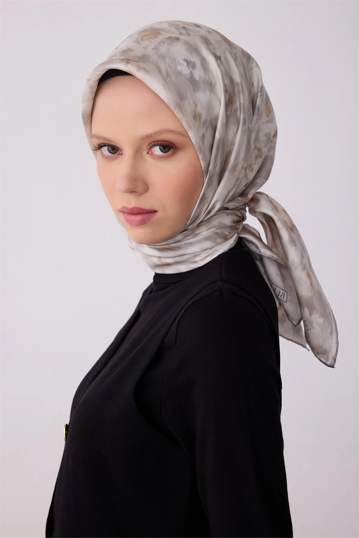 83 Belli Twill İpek Eşarp 4319D