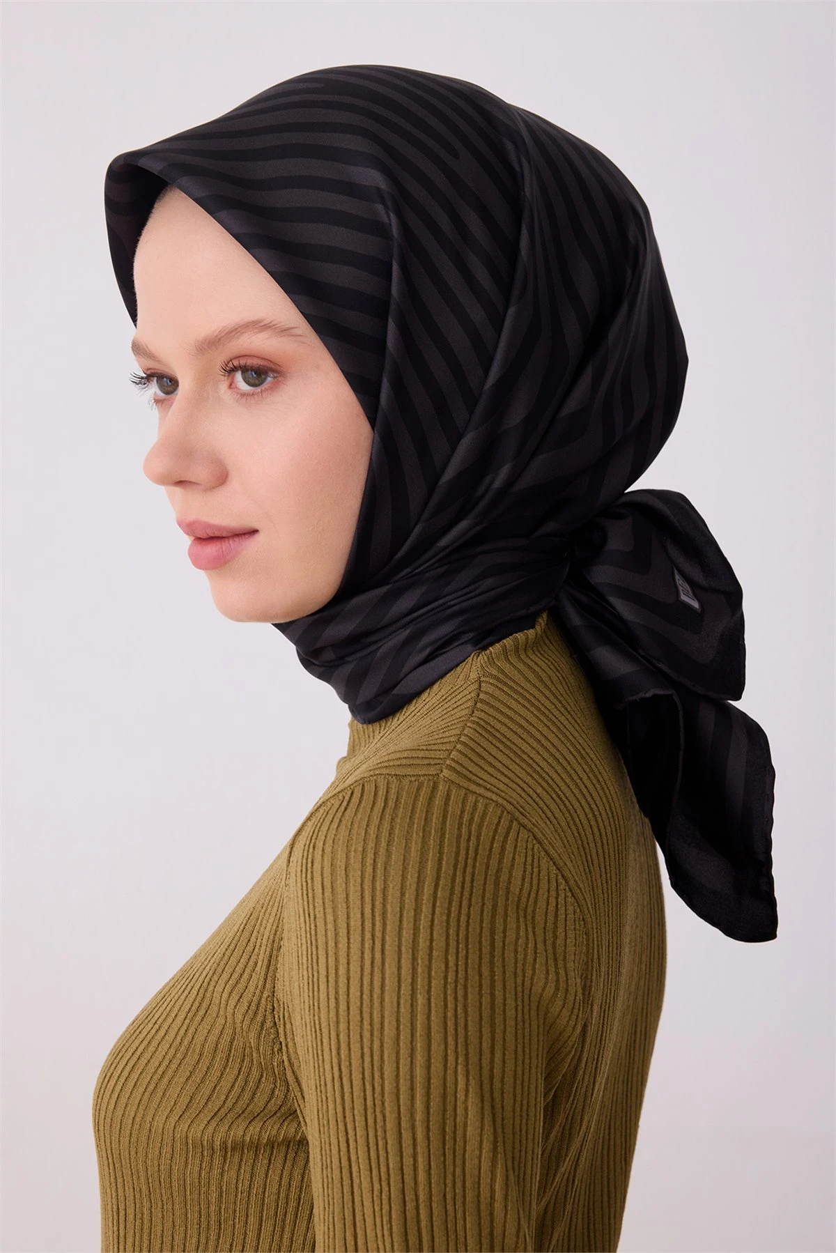 84 Belli Twill İpek Eşarp 4325D