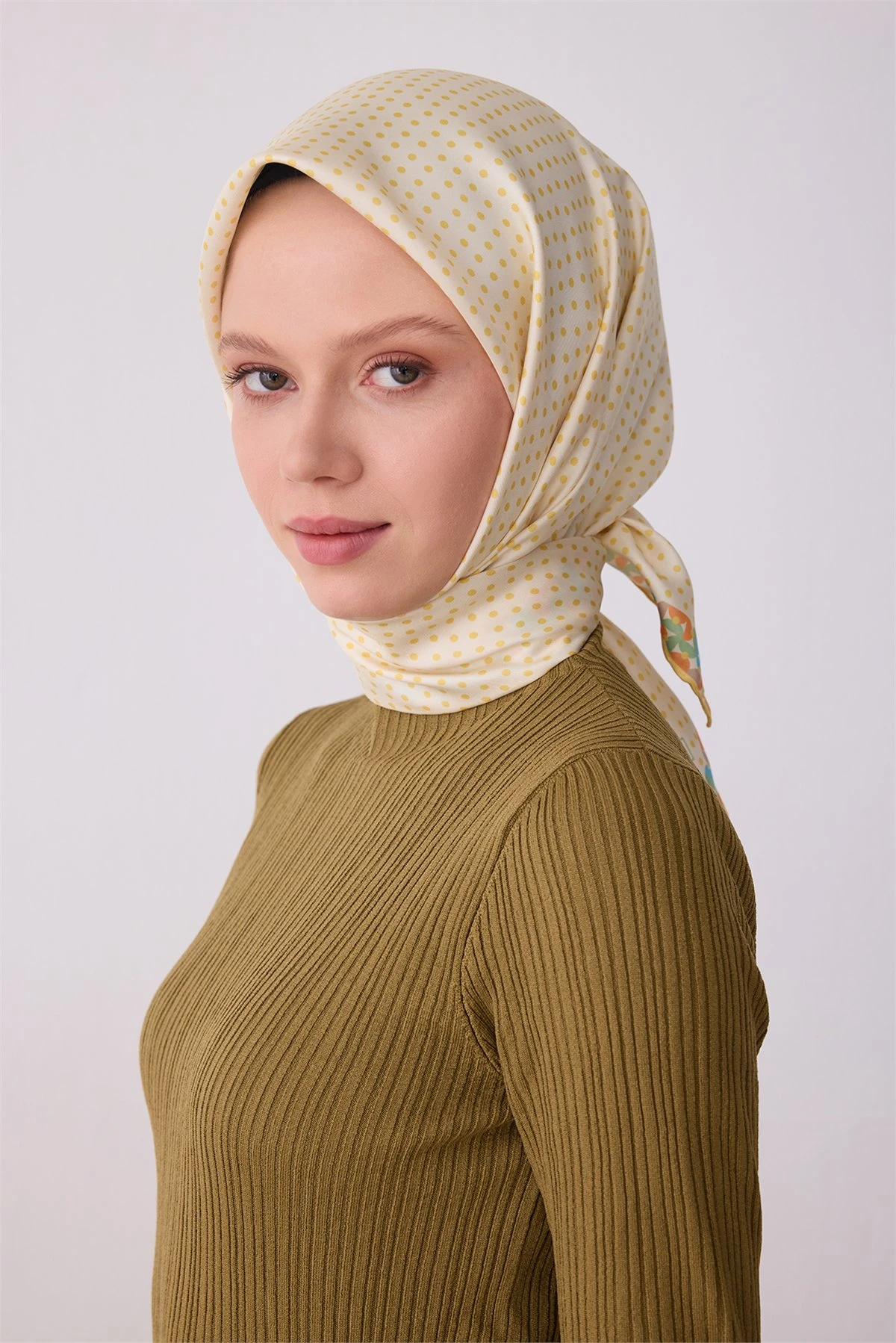 84 Belli Twill İpek Eşarp 4326D