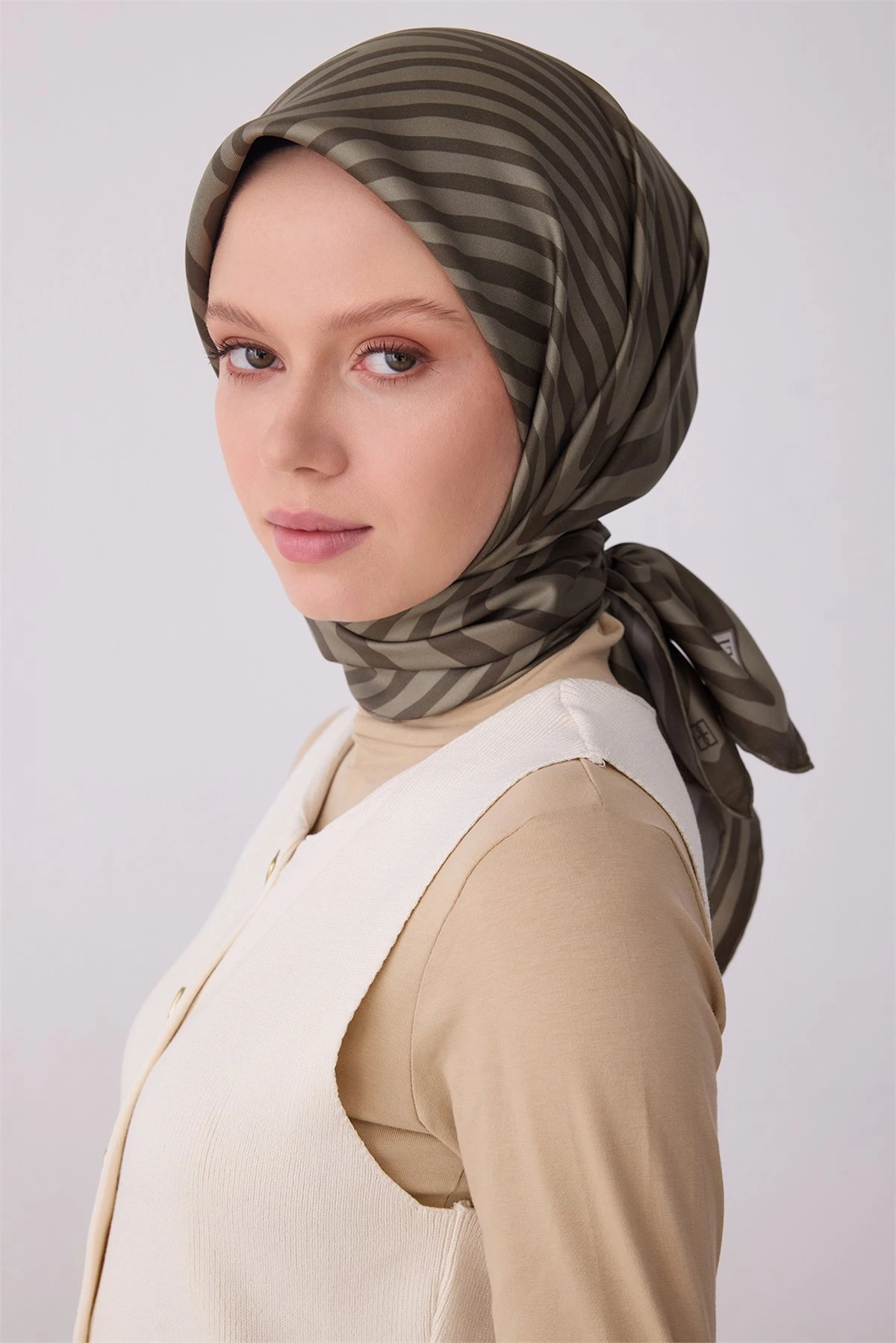 85 Belli Twill İpek Eşarp 4325D