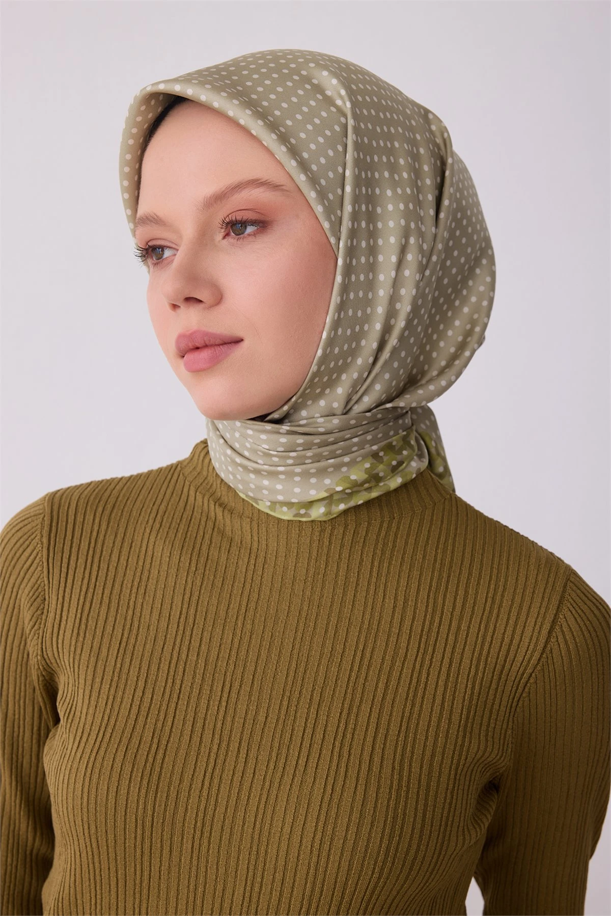 85 Belli Twill İpek Eşarp 4326D