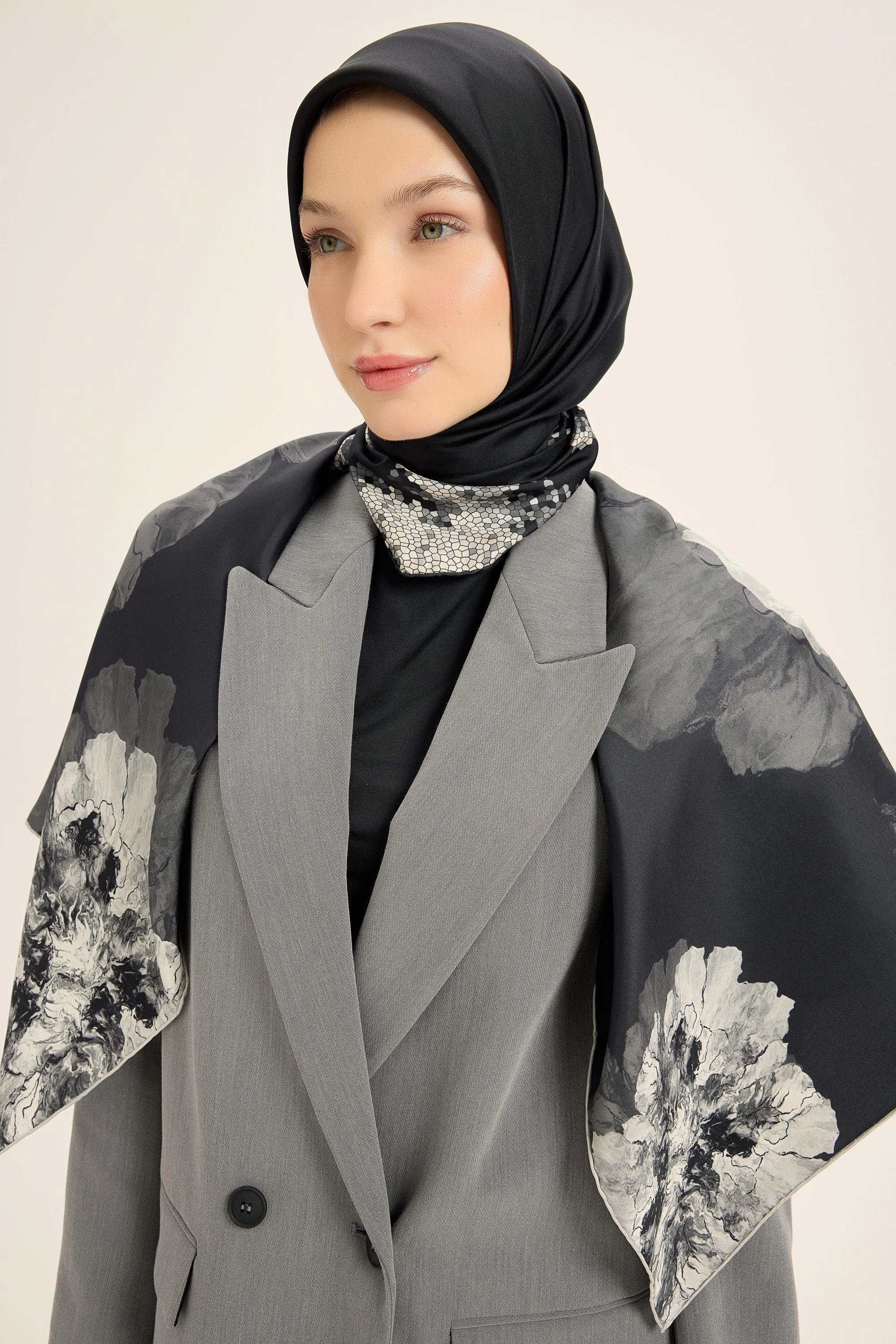 SİYAH Maisa Katre Twill İpek Eşarp