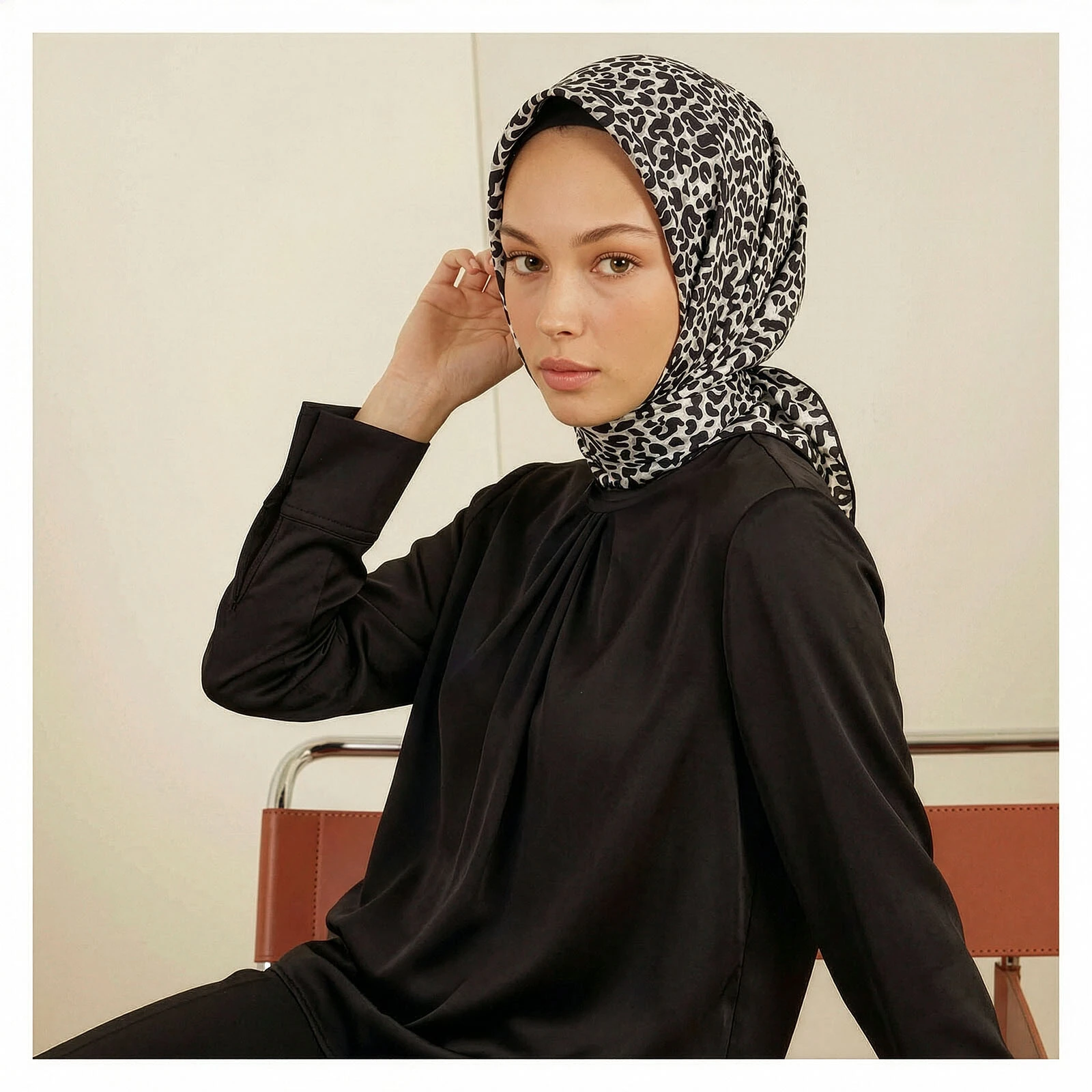 SİYAH İpekevi İpek Eşarp 1164