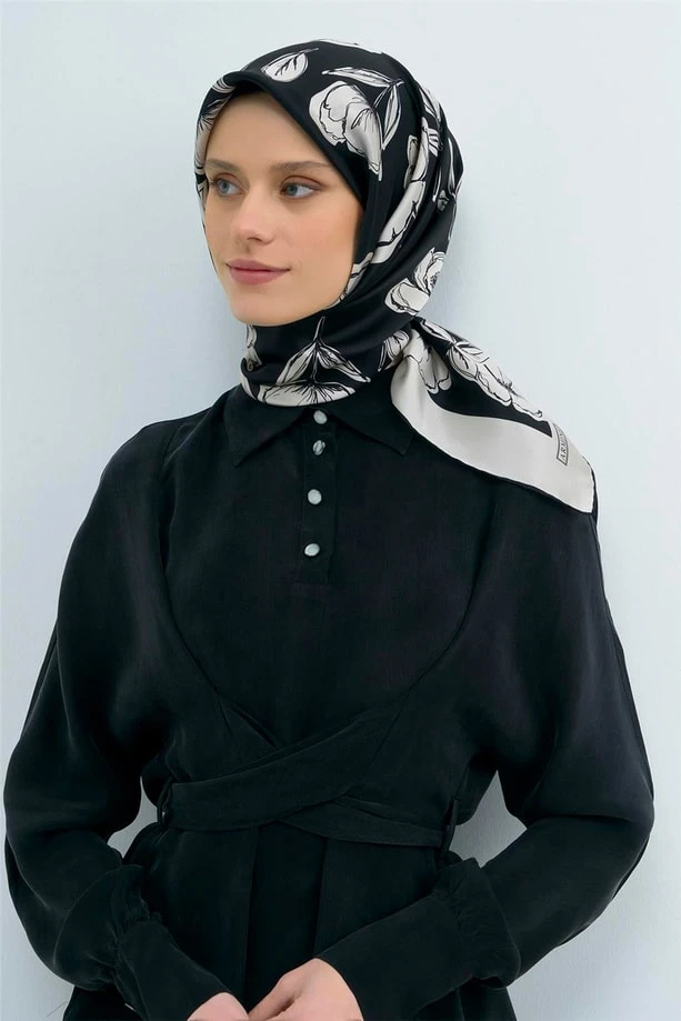 30 Armine Sura İpek Eşarp 9536D