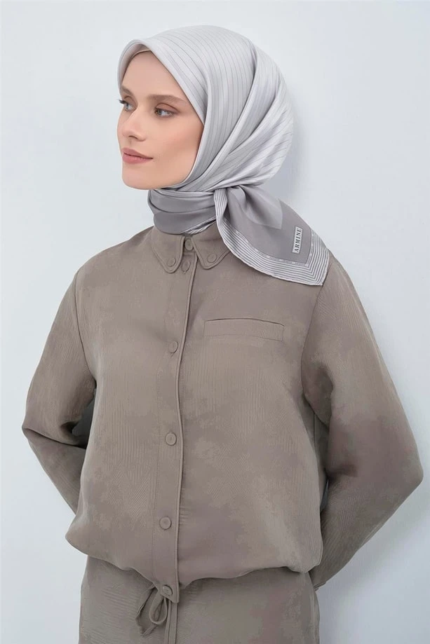 81 Armine Sura İpek Eşarp 9526D