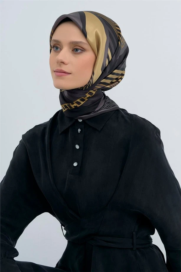 84 Armine Sura İpek Eşarp 9521D