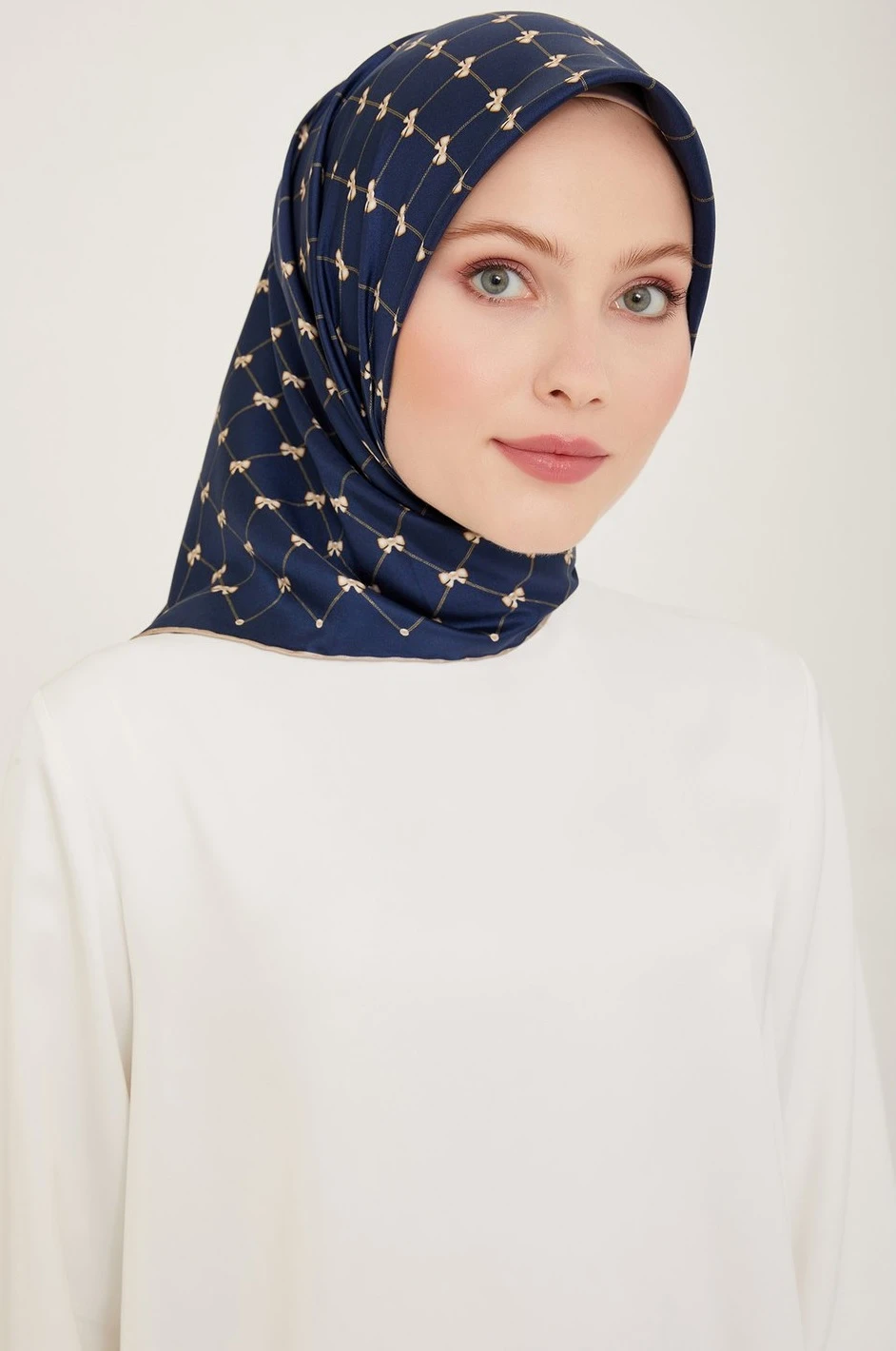 03 Belli Twill İpek Eşarp 4006D