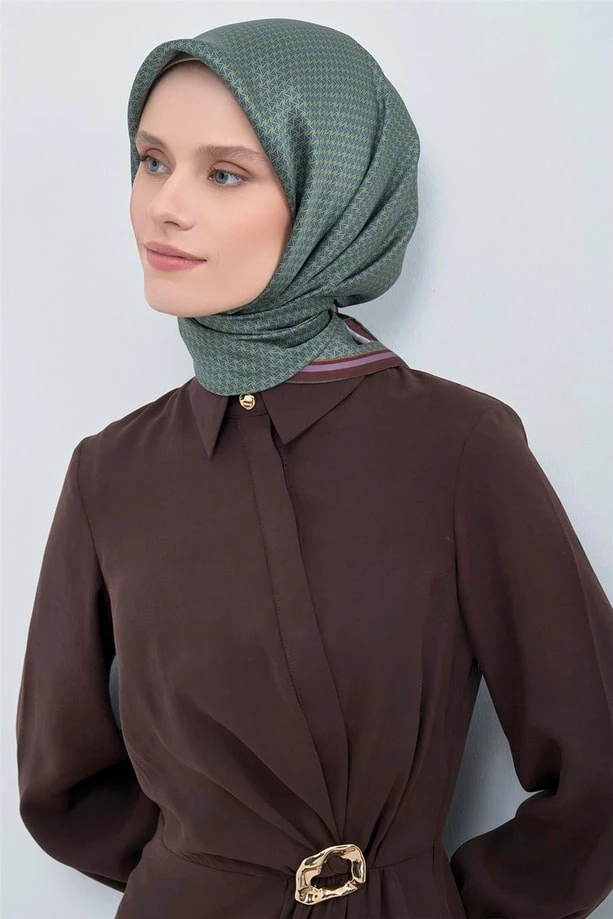 55 Armine Sura İpek Eşarp 9528D