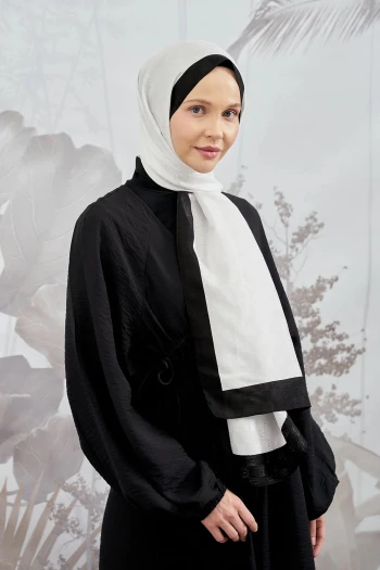 Kırık Beyaz Armanda Dama Monogram Şal