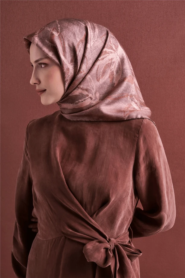 36 Armine Sura İpek Eşarp 9600D