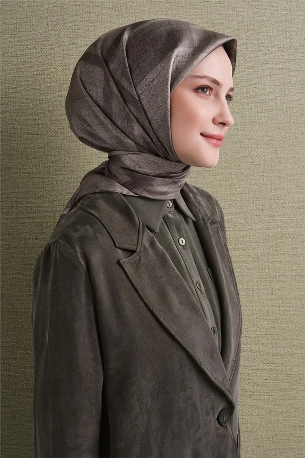 84 Armine Sura İpek Eşarp 9618D