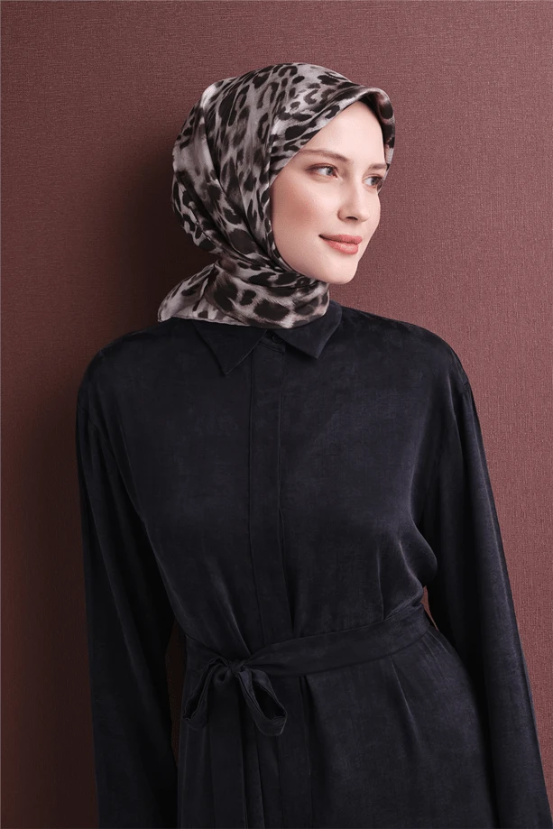 84 Armine Sura İpek Eşarp 9641D