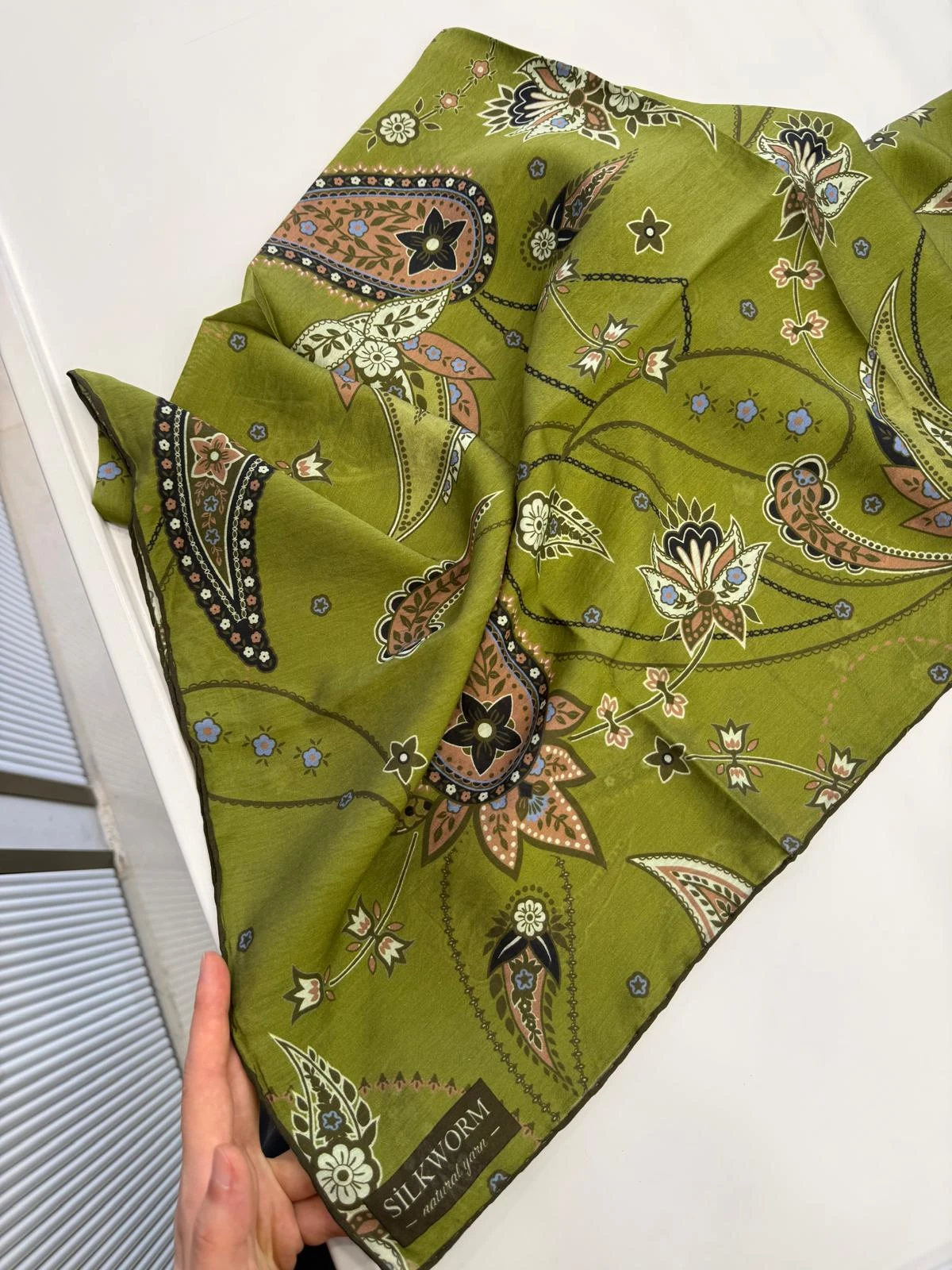 Yağ Yeşili Silkworm Etnik Desen Tensel Eşarp