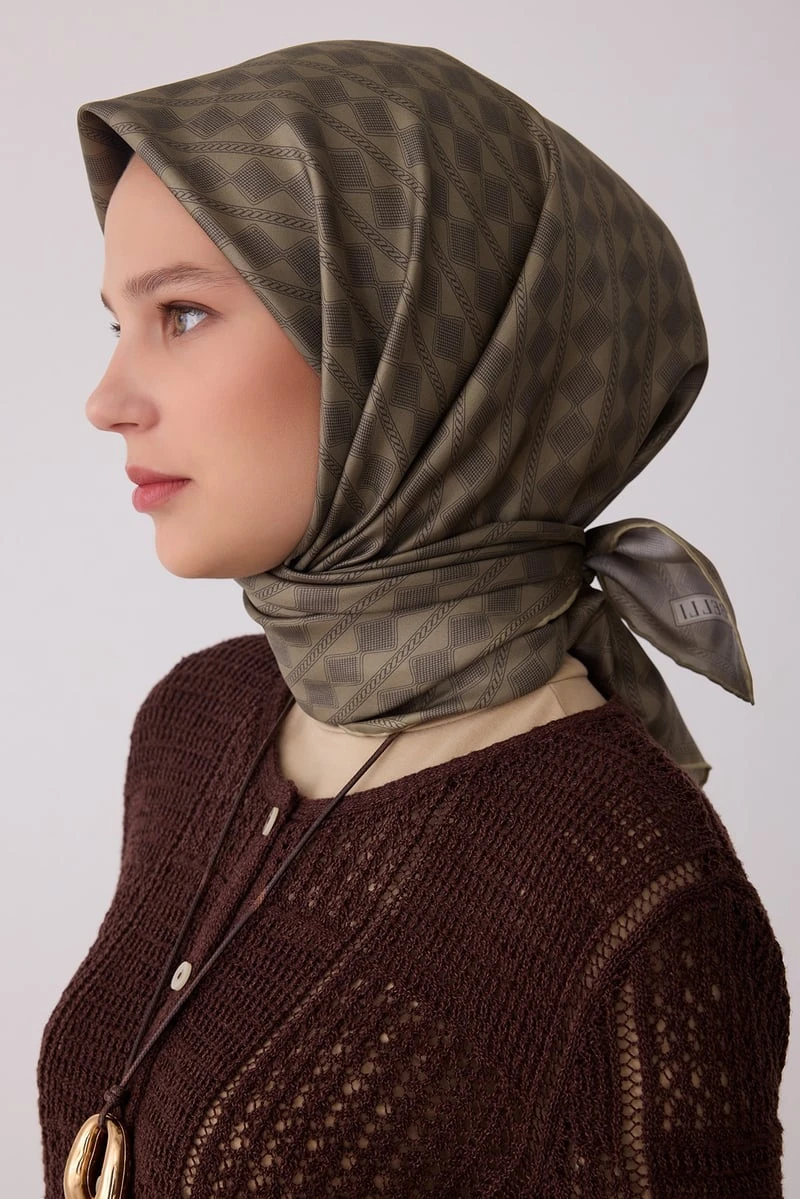 51 Belli Twill İpek Eşarp 4425D