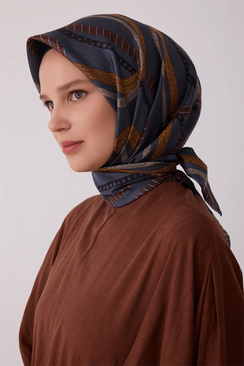 82 Belli Twill İpek Eşarp 4424D