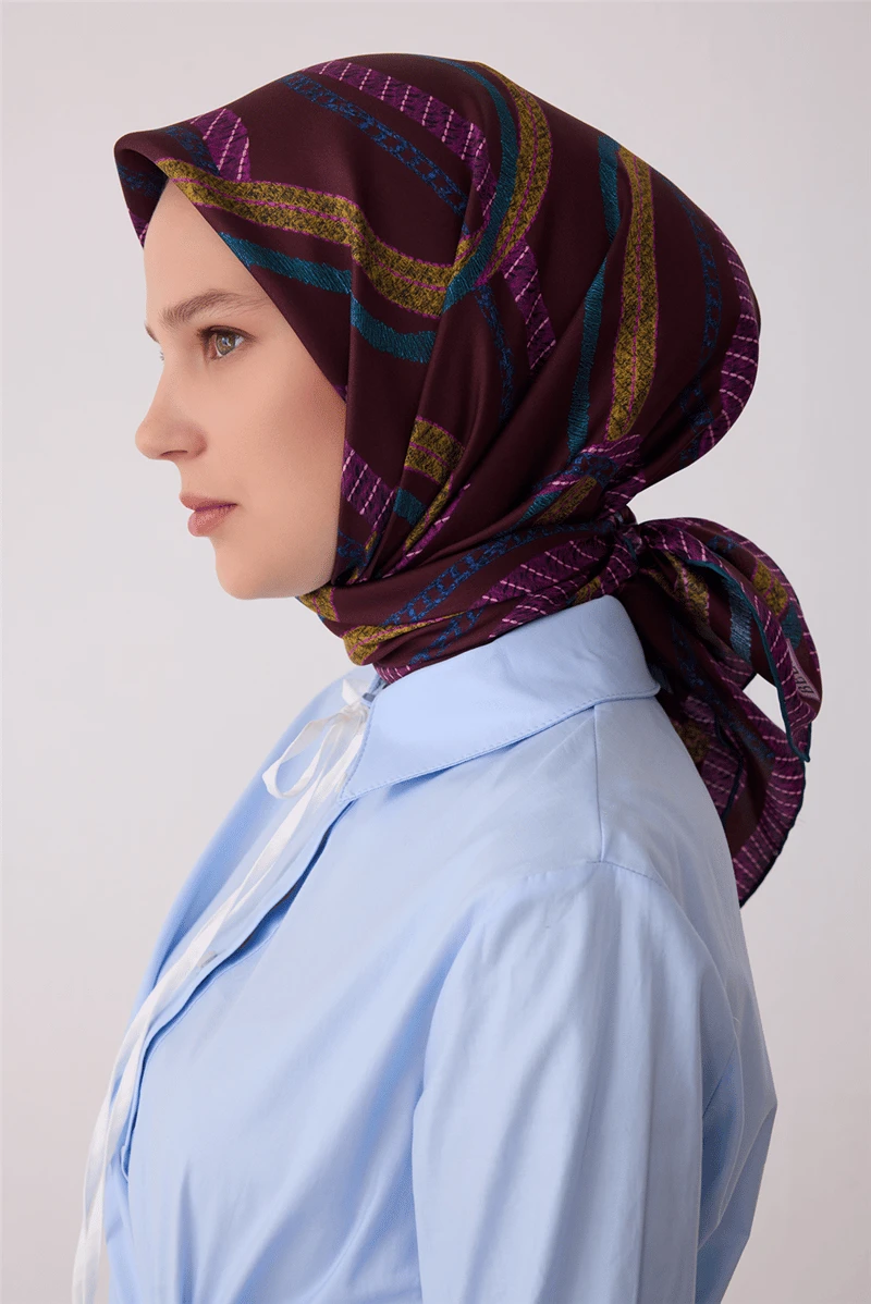 83 Belli Twill İpek Eşarp 4424D