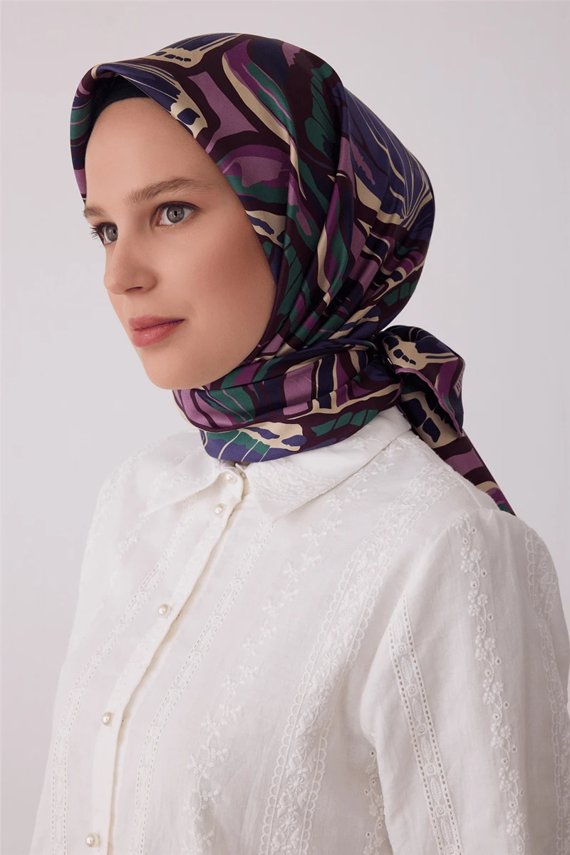 84 Belli Twill İpek Eşarp 4417D