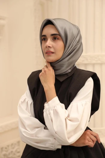 04 Silk Home Çizim Desen Shiny Eşarp