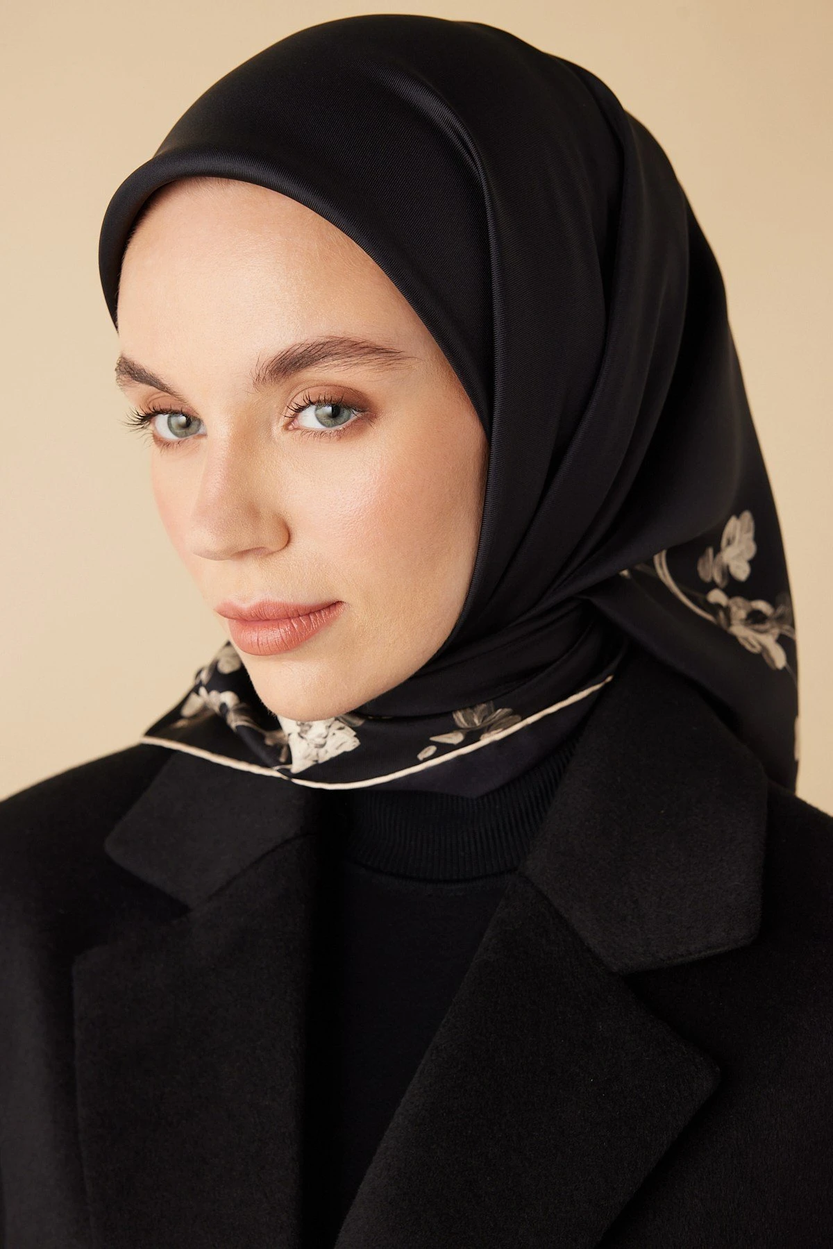 Siyah-Bej Maisa Neva Twill İpek Eşarp